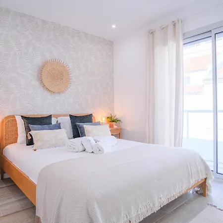 Spacious And Luxury Apartment With Sea View